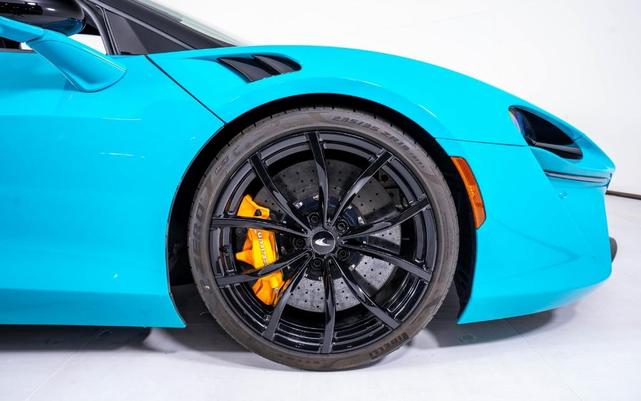 Photo of 2023 Cyan McLaren Artura