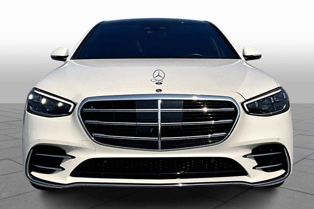 Photo of 2022 MANUFAKTUR Diamond White Mercedes-Benz S-Class