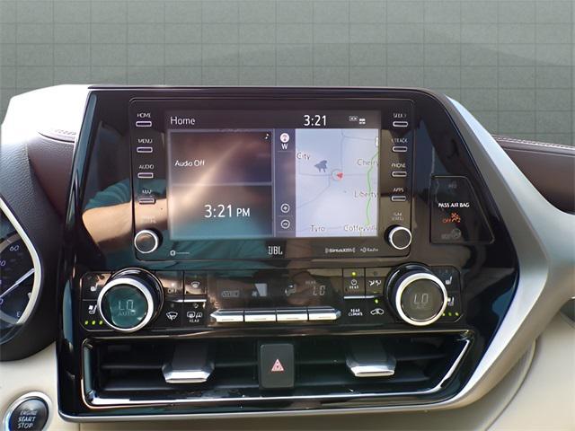 Photo of 2020 Midnight Black Metallic Toyota Highlander
