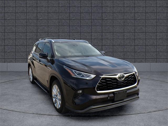 Photo of 2020 Midnight Black Metallic Toyota Highlander