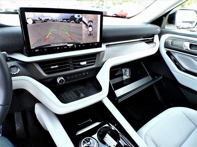 Photo of 2025 Star White Metallic Tri-Coat Ford Explorer