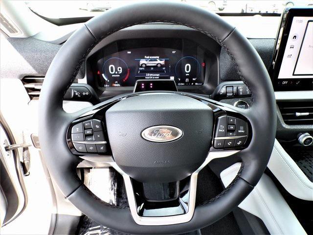 Photo of 2025 Star White Metallic Tri-Coat Ford Explorer