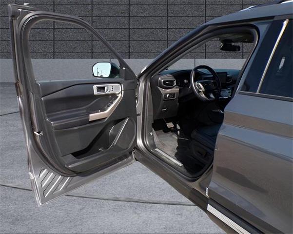 Photo of 2023 Gray Metallic Ford Explorer