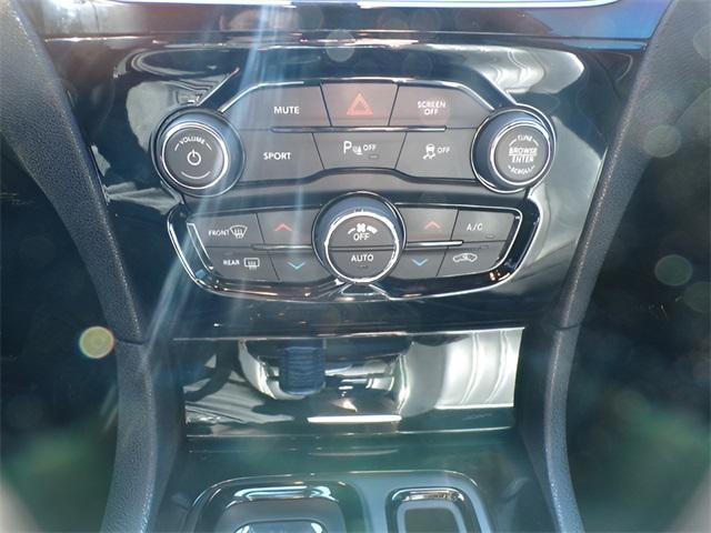 Photo of 2019 Granite Crystal Metallic Clearcoat Chrysler 300