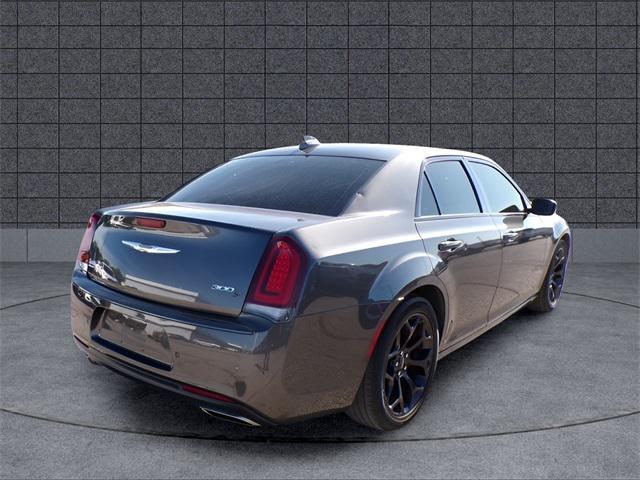 Photo of 2019 Granite Crystal Metallic Clearcoat Chrysler 300