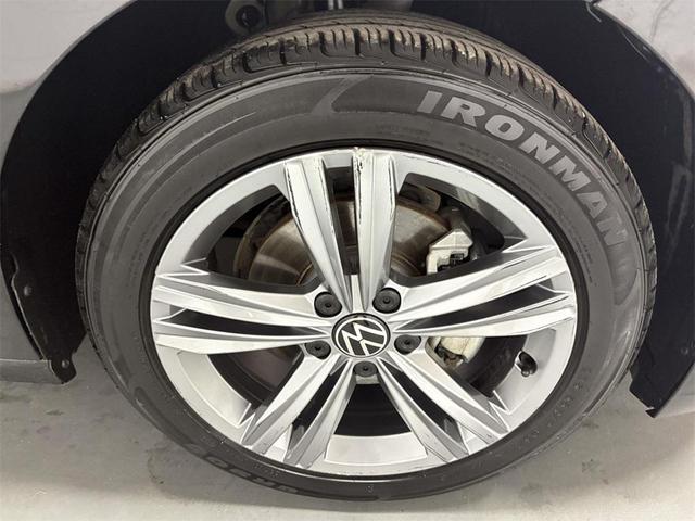 Photo of 2024 Deep Black Pearl Volkswagen Jetta