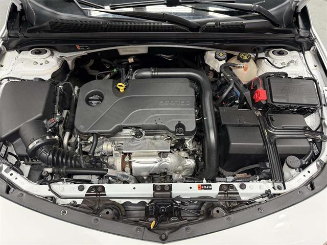 Photo of 2024 Summit White Chevrolet Malibu