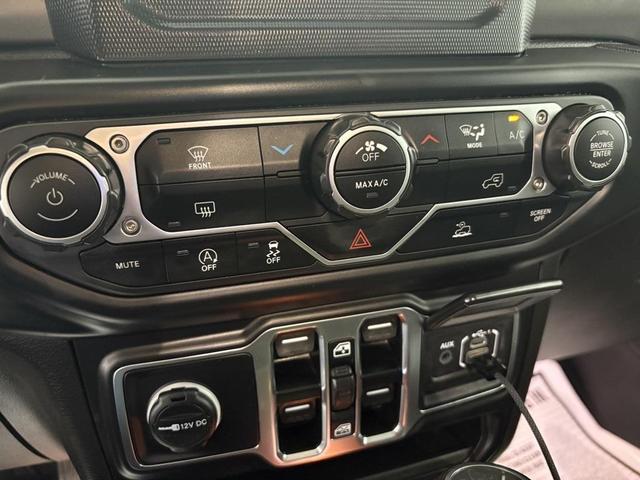 Photo of 2023 Bright White Clearcoat Jeep Gladiator