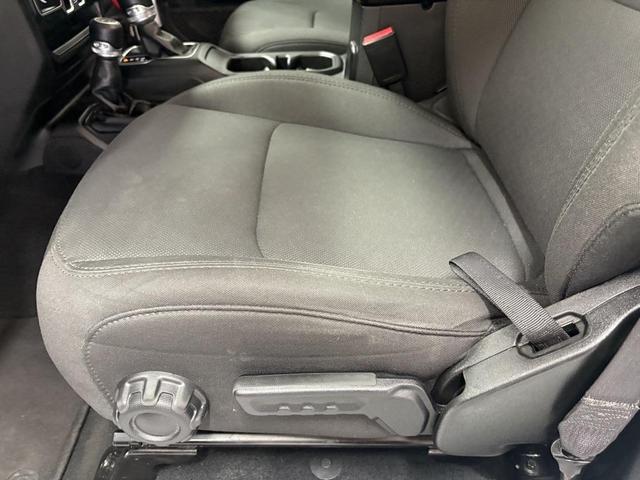 Photo of 2023 Bright White Clearcoat Jeep Gladiator