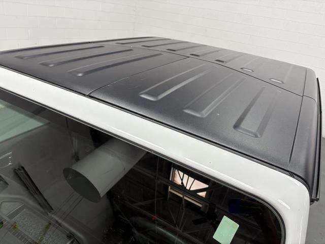 Photo of 2023 Bright White Clearcoat Jeep Gladiator