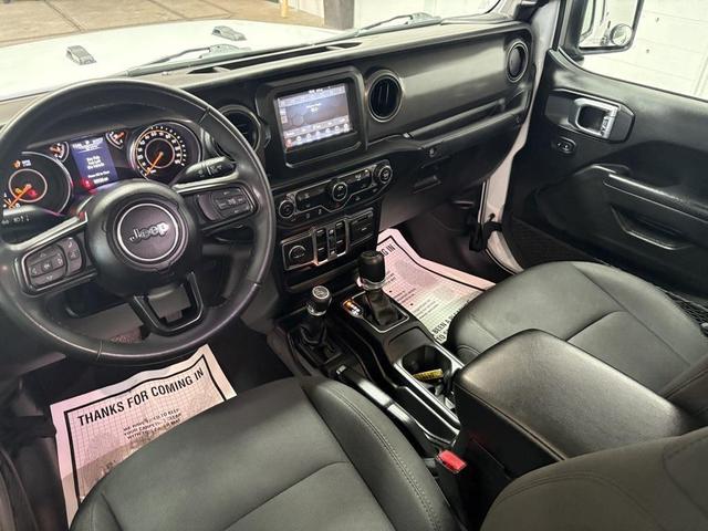 Photo of 2023 Bright White Clearcoat Jeep Gladiator