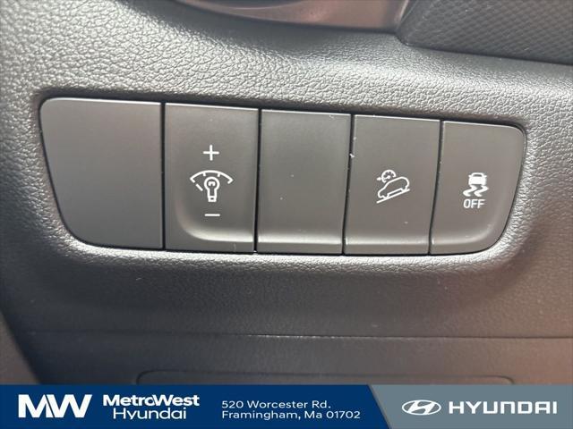 Photo of 2022 Cyber Silver Hyundai KONA
