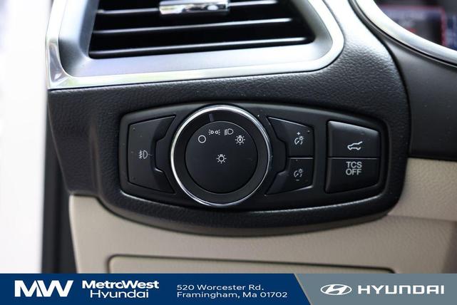 Photo of 2021 Star White Metallic Tri-Coat Ford Edge