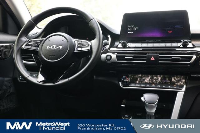 Photo of 2023 Cherry Black Kia Seltos