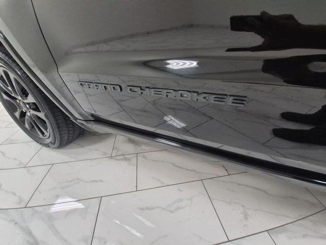 Photo of 2018 Diamond Black Jeep Grand Cherokee