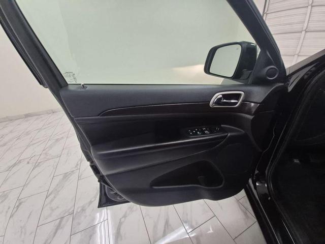 Photo of 2018 Diamond Black Jeep Grand Cherokee