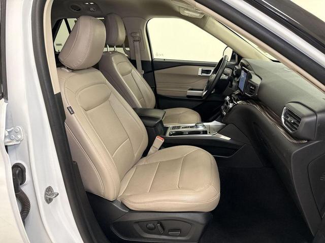 Photo of 2023 Oxford White Ford Explorer