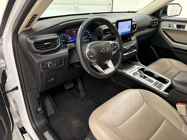 Photo of 2023 Oxford White Ford Explorer