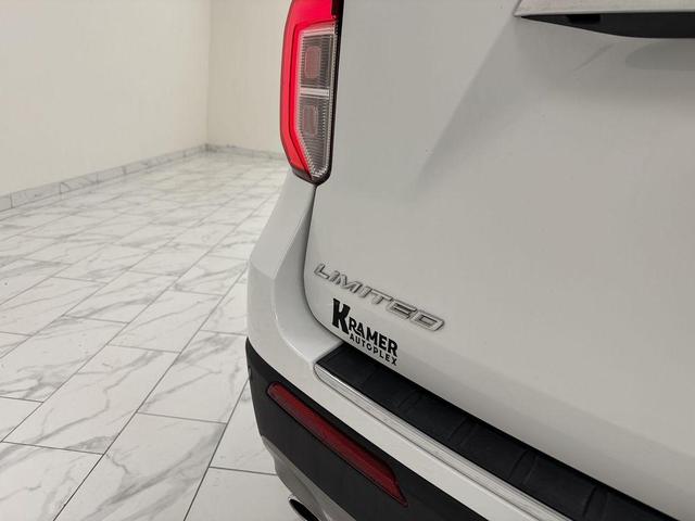 Photo of 2023 Oxford White Ford Explorer