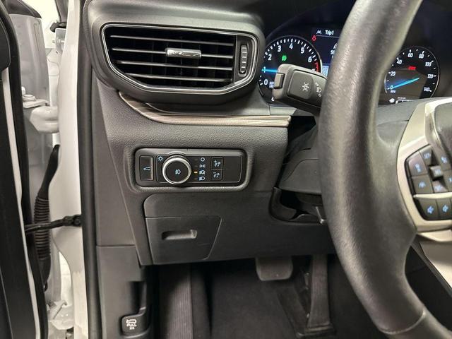 Photo of 2023 Oxford White Ford Explorer