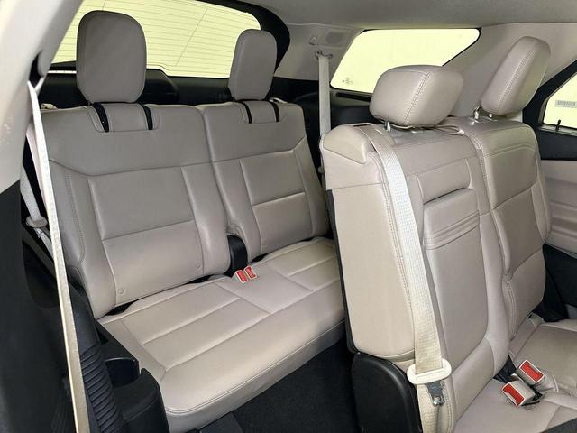 Photo of 2023 Oxford White Ford Explorer