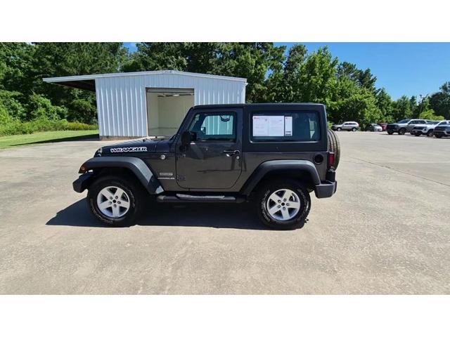 Photo of 2017 Granite Crystal Clearcoat Metallic Jeep Wrangler