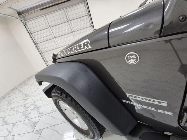 Photo of 2017 Granite Crystal Clearcoat Metallic Jeep Wrangler