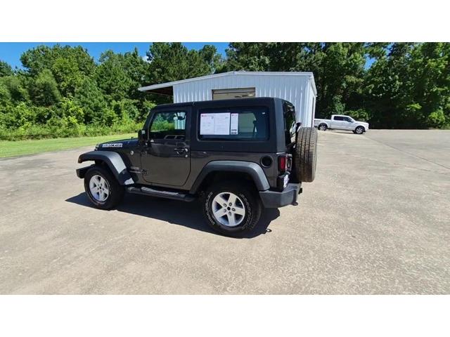 Photo of 2017 Granite Crystal Clearcoat Metallic Jeep Wrangler