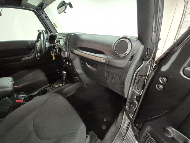 Photo of 2017 Granite Crystal Clearcoat Metallic Jeep Wrangler