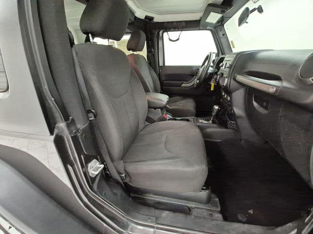 Photo of 2017 Granite Crystal Clearcoat Metallic Jeep Wrangler