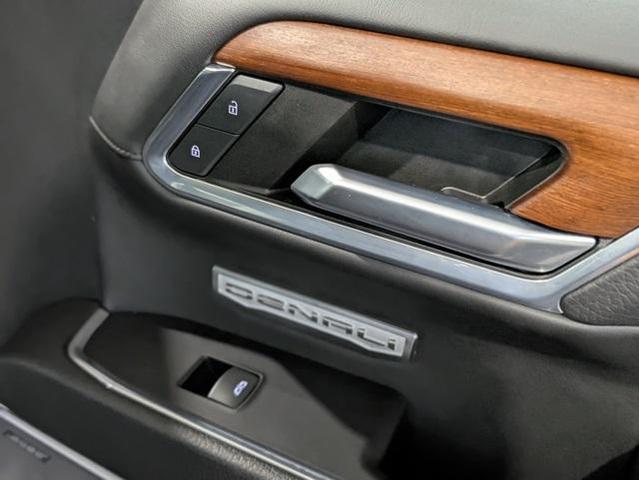 Photo of 2022 Onyx Black GMC Sierra 1500