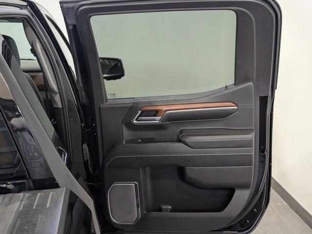 Photo of 2022 Onyx Black GMC Sierra 1500