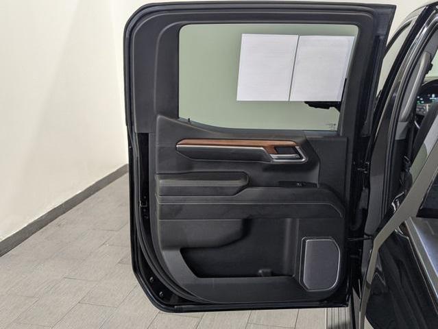 Photo of 2022 Onyx Black GMC Sierra 1500
