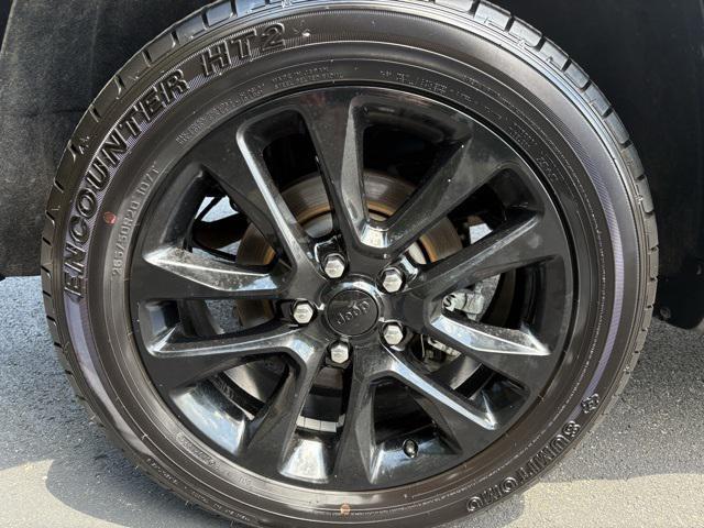 Photo of 2021 Granite Crystal Metallic Clearcoat Jeep Grand Cherokee