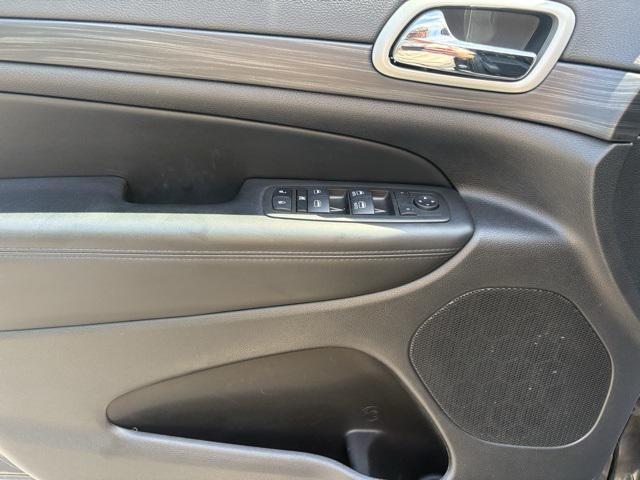 Photo of 2021 Granite Crystal Metallic Clearcoat Jeep Grand Cherokee