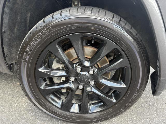 Photo of 2021 Granite Crystal Metallic Clearcoat Jeep Grand Cherokee