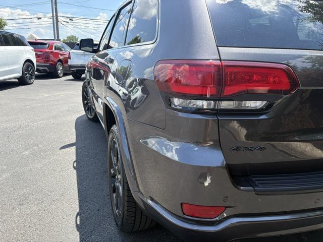 Photo of 2021 Granite Crystal Metallic Clearcoat Jeep Grand Cherokee