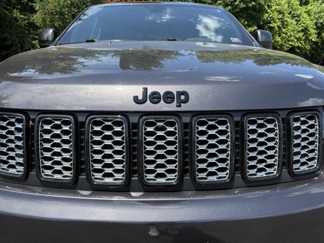 Photo of 2021 Granite Crystal Metallic Clearcoat Jeep Grand Cherokee