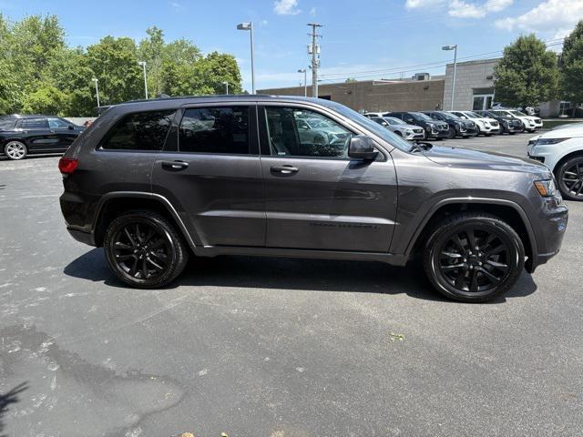 Photo of 2021 Granite Crystal Metallic Clearcoat Jeep Grand Cherokee