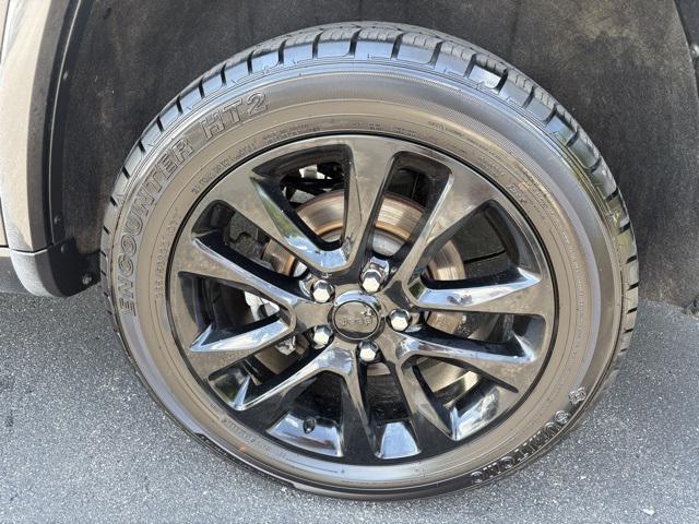 Photo of 2021 Granite Crystal Metallic Clearcoat Jeep Grand Cherokee