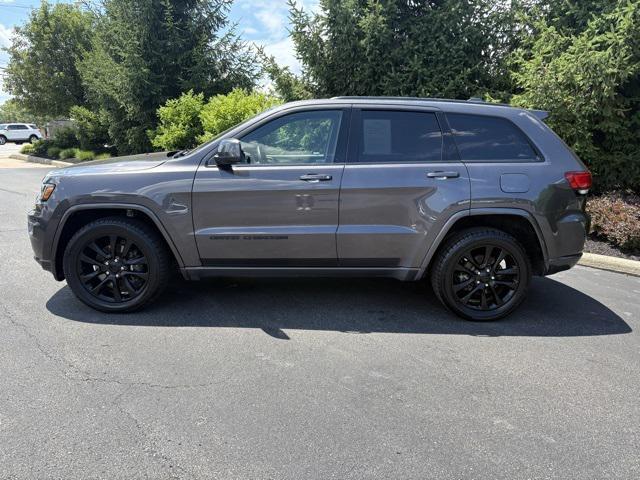 Photo of 2021 Granite Crystal Metallic Clearcoat Jeep Grand Cherokee