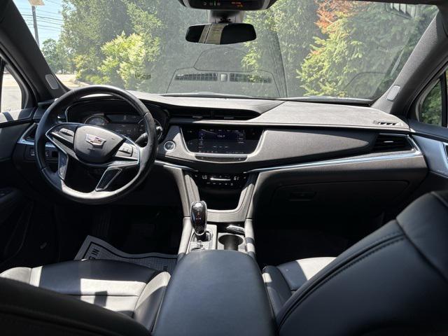 Photo of 2023 Argent Silver Metallic Cadillac XT5