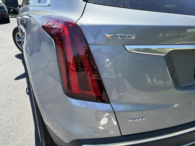 Photo of 2023 Argent Silver Metallic Cadillac XT5