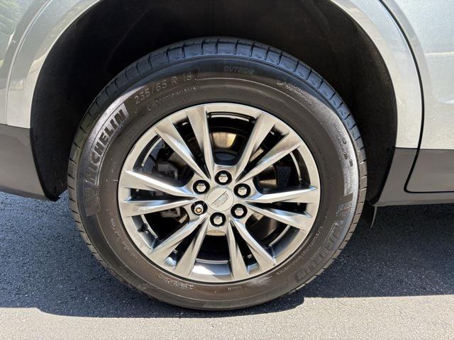 Photo of 2023 Argent Silver Metallic Cadillac XT5