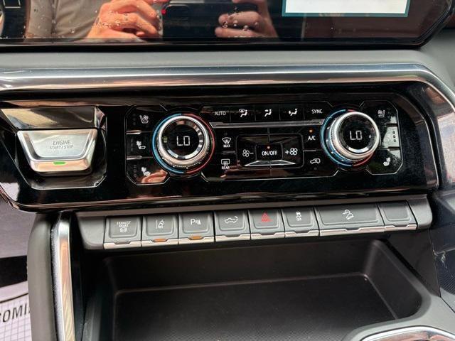 Photo of 2024 Onyx Black GMC Sierra 2500