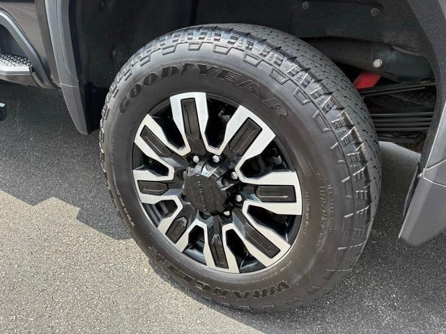 Photo of 2024 Onyx Black GMC Sierra 2500