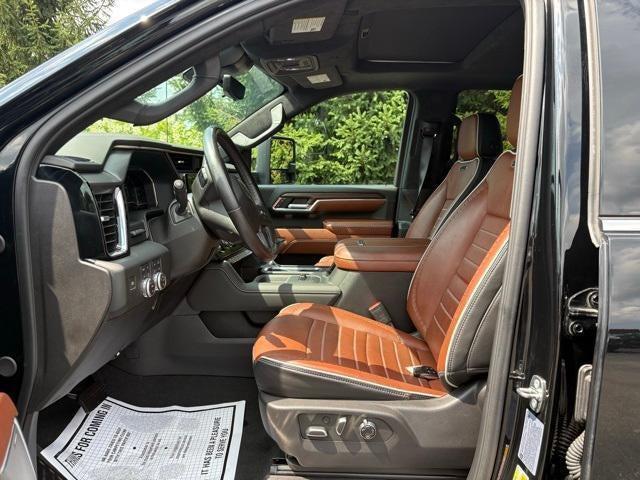 Photo of 2024 Onyx Black GMC Sierra 2500