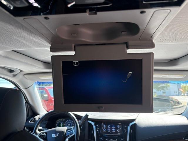 Photo of 2019 Crystal White Tricoat Cadillac Escalade