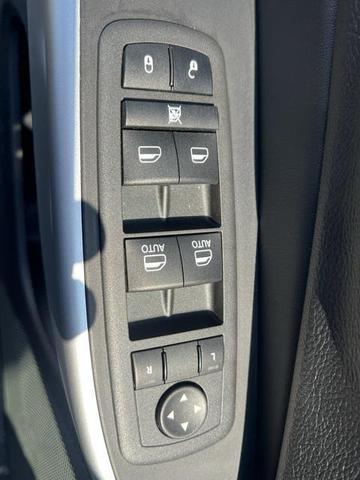 Photo of 2022 Diamond Black Crystal Pearlcoat Jeep Cherokee