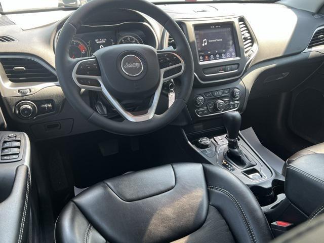 Photo of 2022 Diamond Black Crystal Pearlcoat Jeep Cherokee